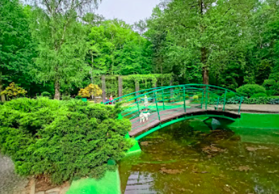 Park Kościuszki великий і затишний парк в Катовіцах. Є декілька великих дитячих майданчиків