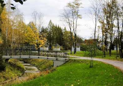 Park Miejski w Limanowej ганий парк з різноманітними розвагами для дітей та дорослих