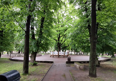 Park Miejski im. Andrzeja Wimmera затишний парк для всієї родини поруч з замком